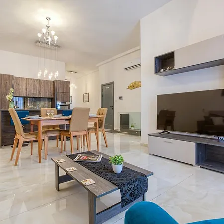 Stylish 3br With Large Terrace In By 360 Estates * Mosta