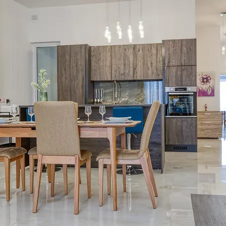 Stylish 3br With Large Terrace In By 360 Estates *