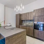 Lägenhet Stylish 3br With Large Terrace In By 360 Estates